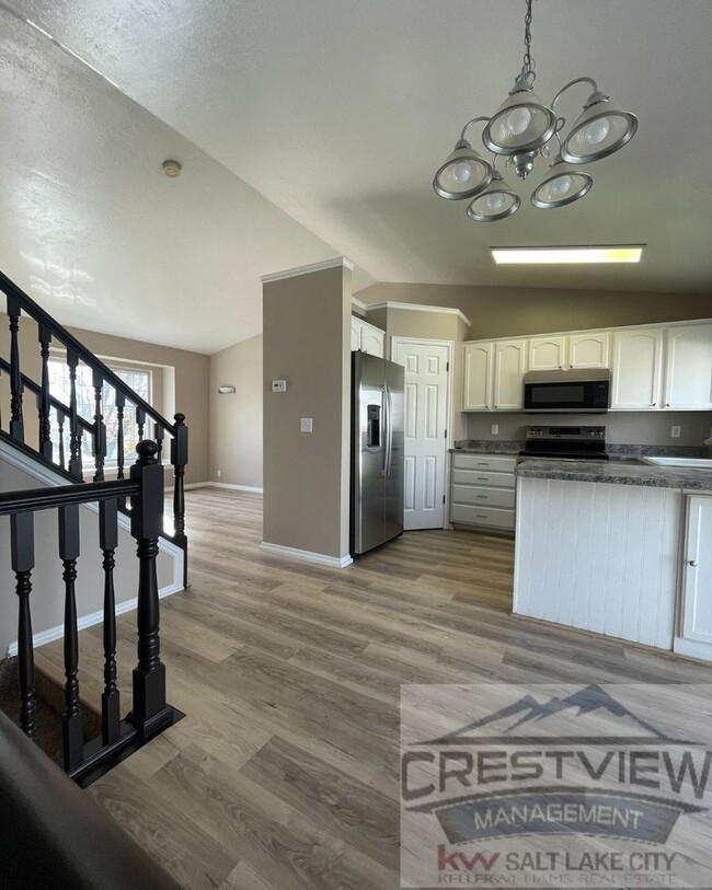 Photo - Must See!! 4 bedrooms 2 baths house in Layton!