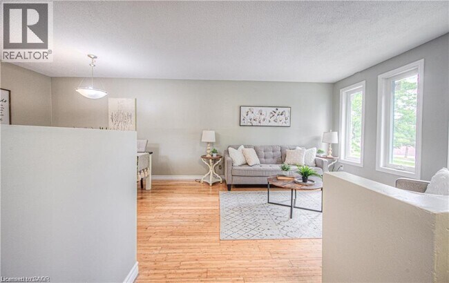 Photo - 250A NORTHLAKE Drive