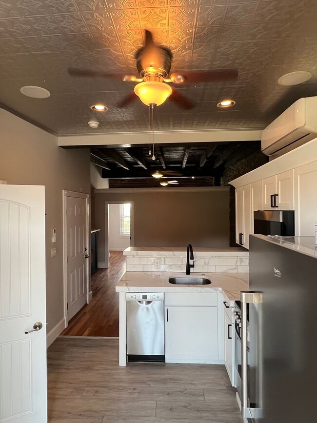 Photo - 4352 Main St Unit 2nd Fl