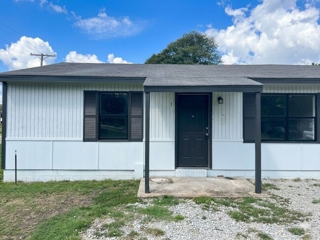 Building Photo - 100 Allen St Unit C