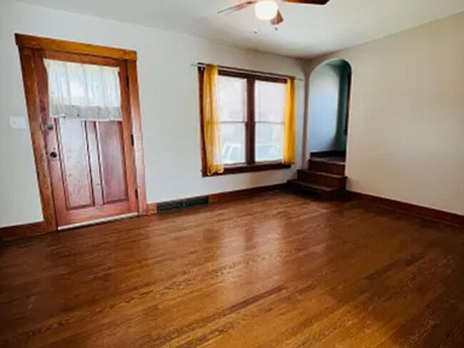 Photo - 6116 Pinkney St
