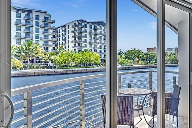 Photo - 1044 NW N River Dr