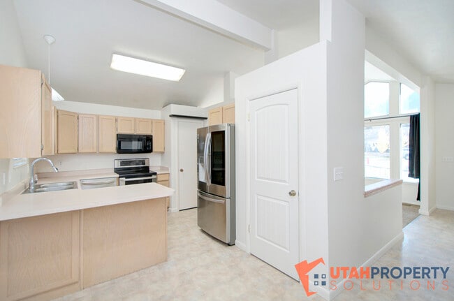 Photo - 9468 S 2280 E