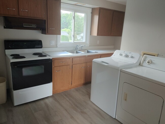 kitchen stove refrigerator washer and dryer - 2718 Stenzel Ave Unit Stenzel