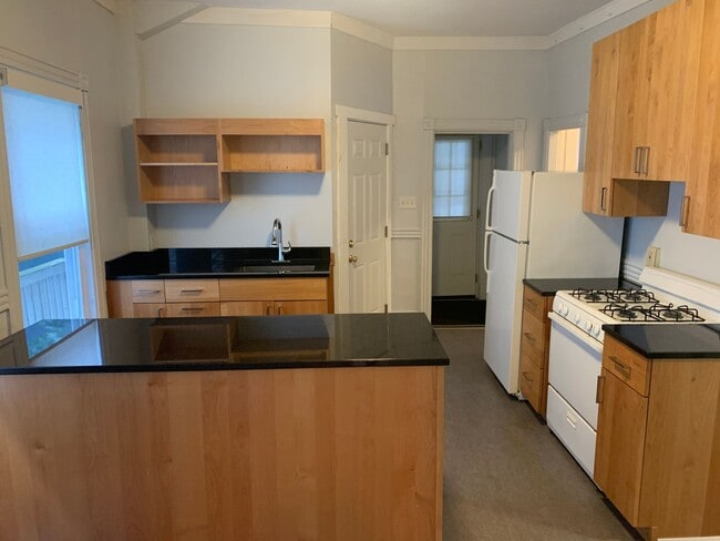 Photo - 42 Hampshire St Unit #1