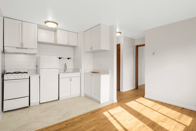 Building Photo - 3308 Girard Ave S