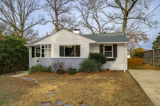 Building Photo - Charming 3BR Home with Fenced Backyard & Patio in Silver Spring