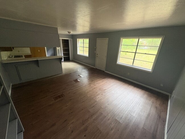 Photo - Large 3BR/2BA Home in Southern Hills Rent $1,300 / Deposit $1,100