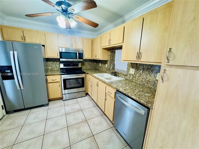 Photo - 420 NE 12th Ave Unidad 502