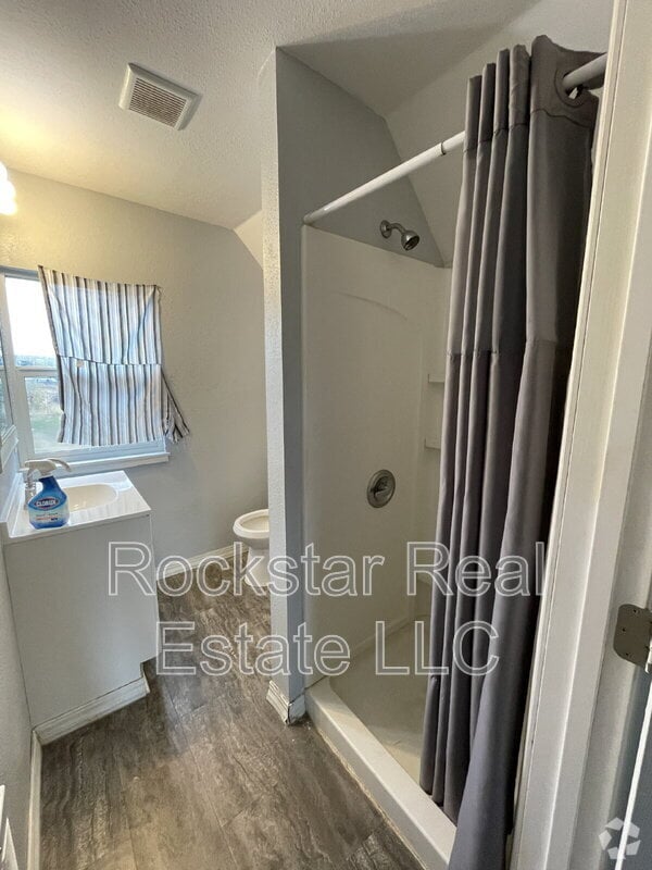 Building Photo - 11721 E Alki Ave Unit ADU Rental