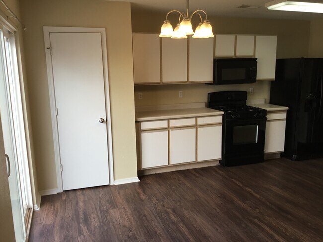 Photo - 8109 Tangerine Pl NW