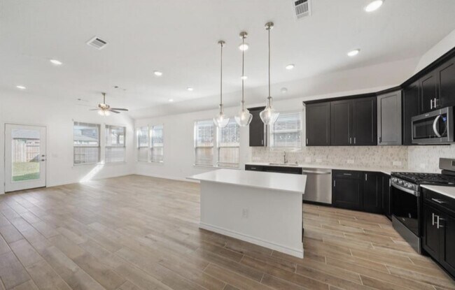 Photo - 1309 Tan Gable Ln