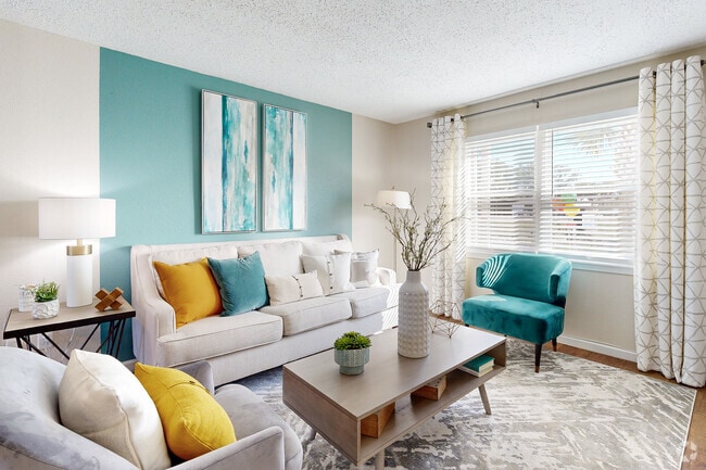 9th Ave - 2BR, 1BA - 925SF - Living Room