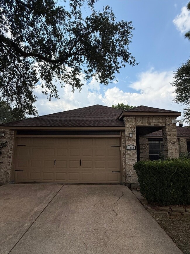 Building Photo - 1042 Cascade Creek Dr Rental