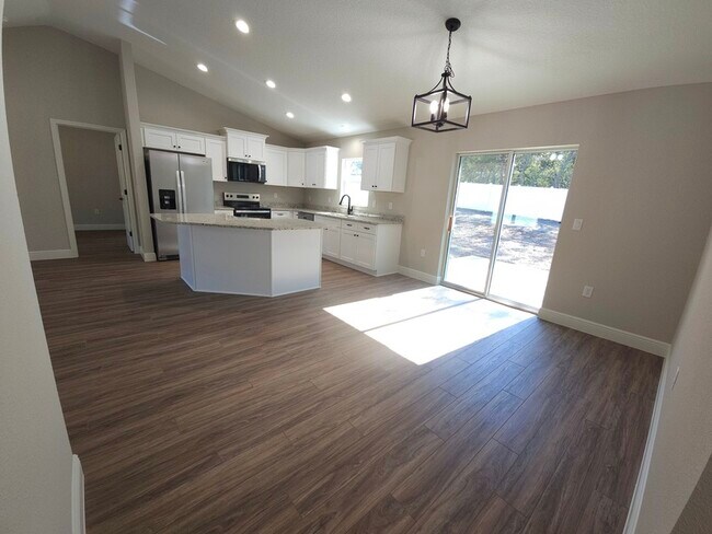 Photo - 774 W Deacon Pl