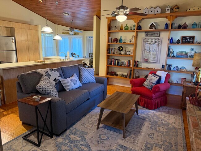 Photo - 1941 W Shell Ln