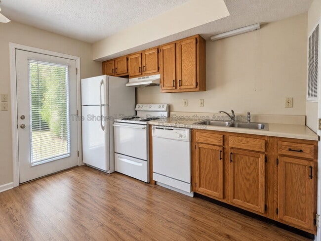 1443 Schoolcraft Way