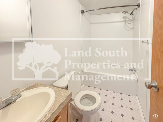 Photo - 425 Longfellow Blvd