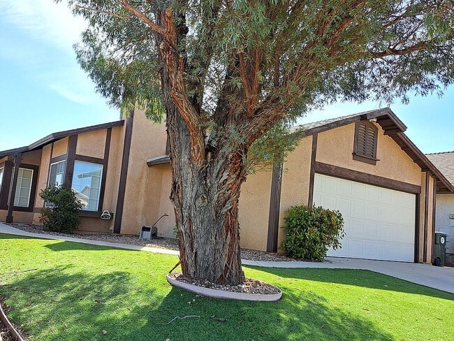 Building Photo - Single story residence