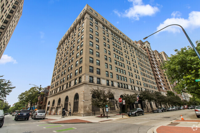Building Photo - 2100 N Lincoln Park W Rental