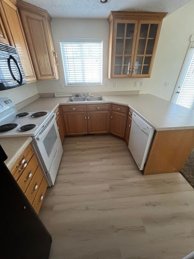 Photo - Gavarret Single Bedrooms Unit Bedroom1 (Master bedroom)