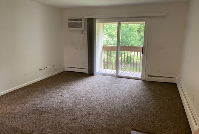 Photo - 580 N Main St