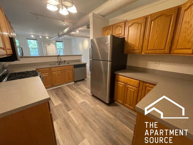 Photo - 1844 W Henderson St Unit TH