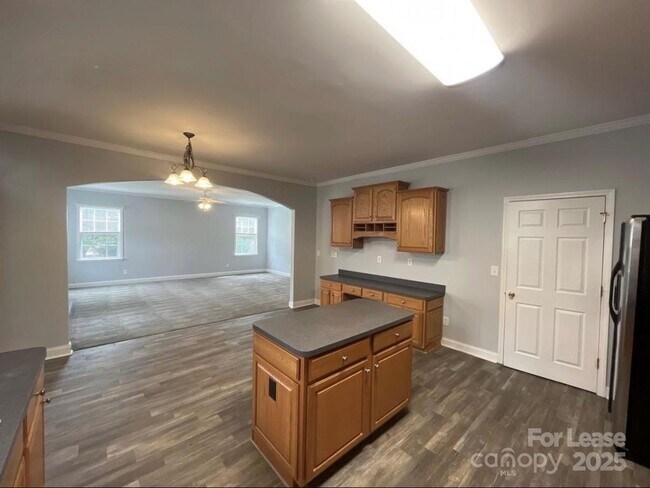 Photo - 126 Cloister Ln