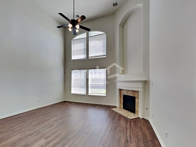 Photo - 2114 Wembley Way