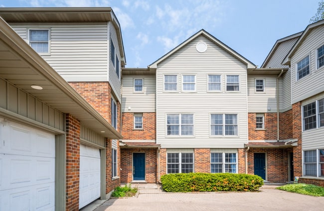 Photo - 250 Keats Way