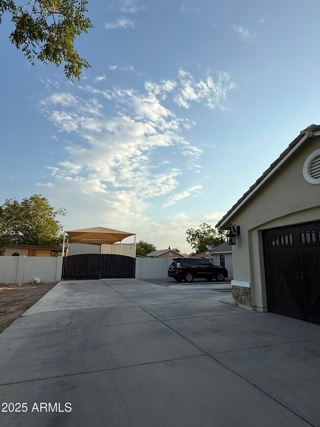 Photo - 5502 N 105th Ln