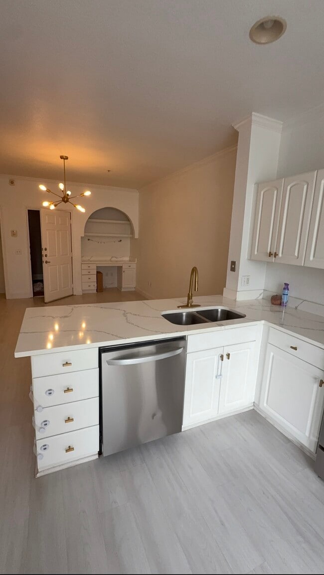 Photo - 860 N Orange Ave