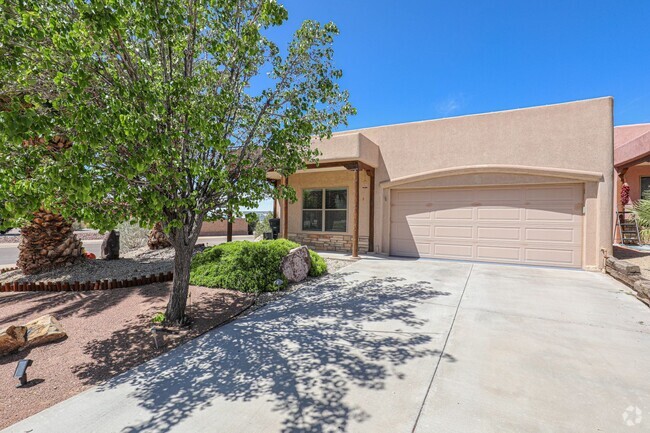 Building Photo - 3 Bedroom 2 Bath Home