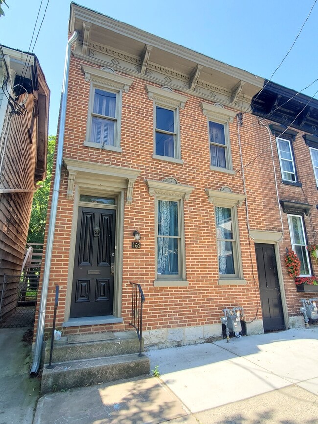 Photo - 166 E Pomfret St
