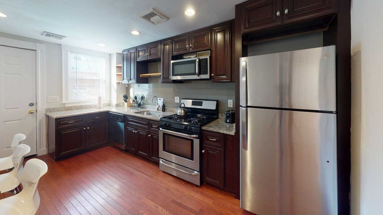 Photo - Private bedroom in 7 bed/2 bath Home