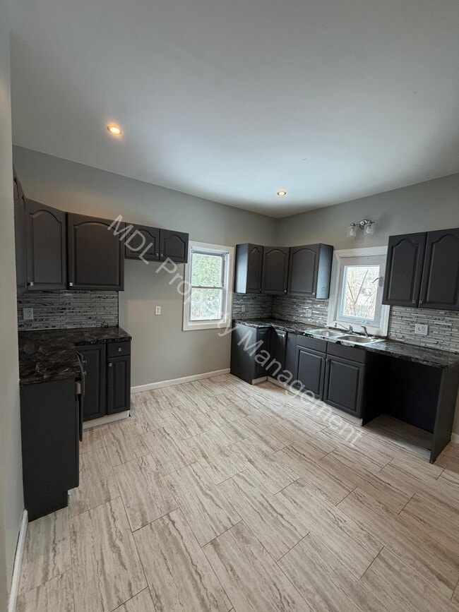 Photo - 3 Bedroom House for Rent!