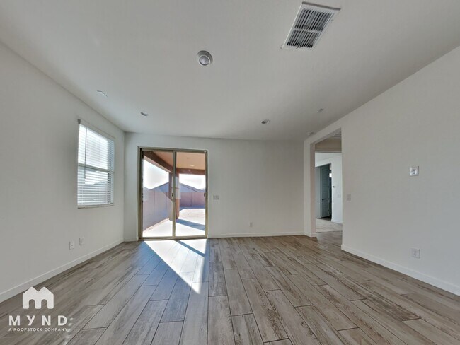 Photo - 19353 W Elm St