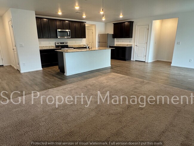 Photo - 465 W Black Hawk Pl