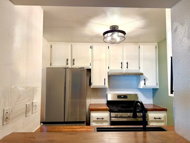 Building Photo - 7334 Quill Dr Unit 102