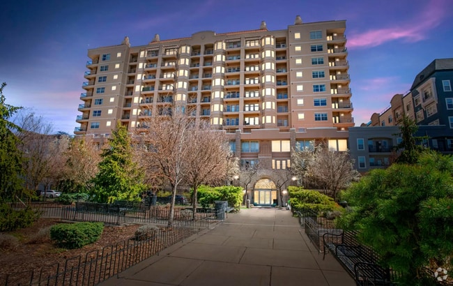 Building Photo - 2 Bedroom/2 Bathroom Condo in SLC Unit 707