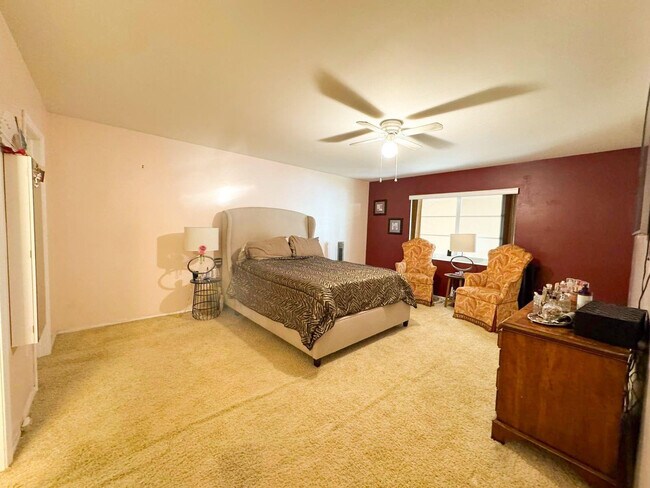 Photo - 124 NE 19th Ct Unit 201B