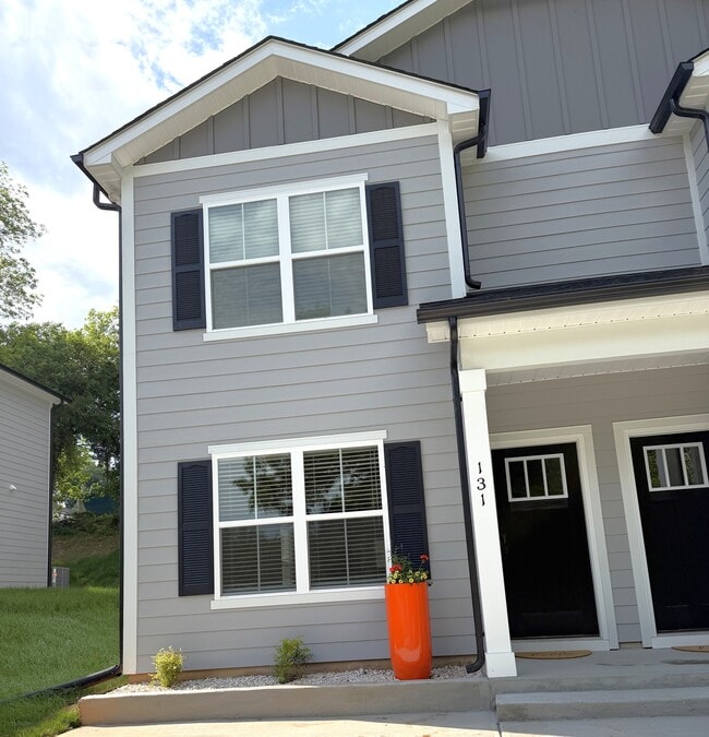 Building Photo - Hickory Duplex 131
