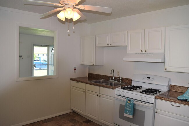 Photo - 2007 Somerville Dr