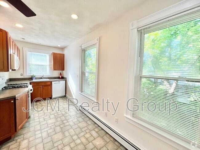 Building Photo - 19 Allen Ave Unit 2 / 2nd Floor Rental