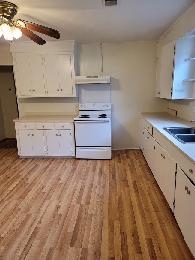 Photo - 146 Mills Rd