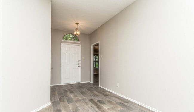 2308 Bennington Dr