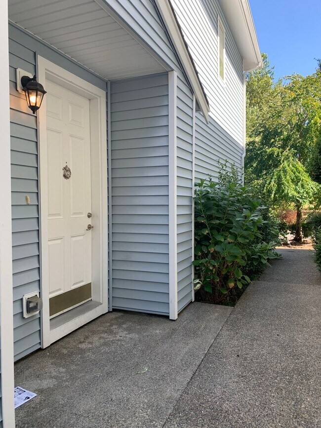 Photo - DuPont 2BR 2BA townhome facing greenspace