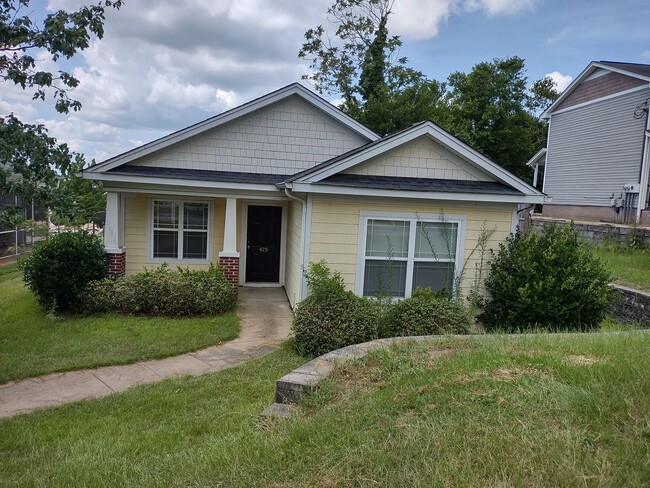 Great three bedroom two bath home Close to... - Great three bedroom two bath home Close to...