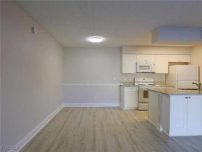 Building Photo - 5305 Summerlin Rd Unit 504