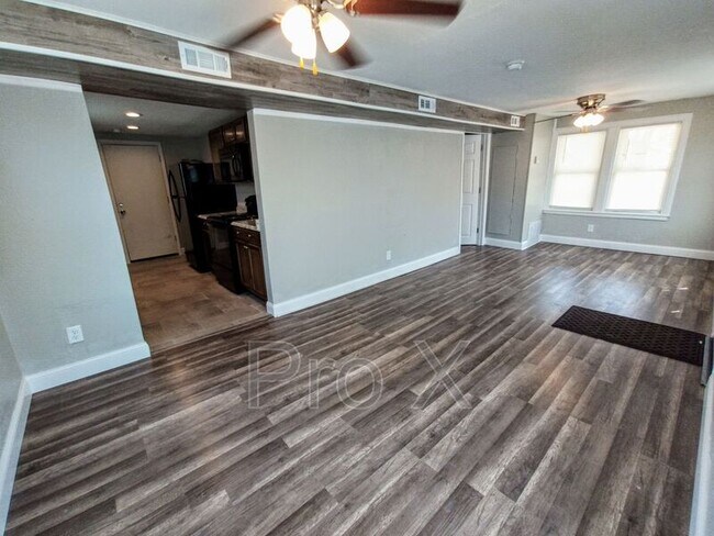 Photo - 1110 W 8th St Unit Apt A